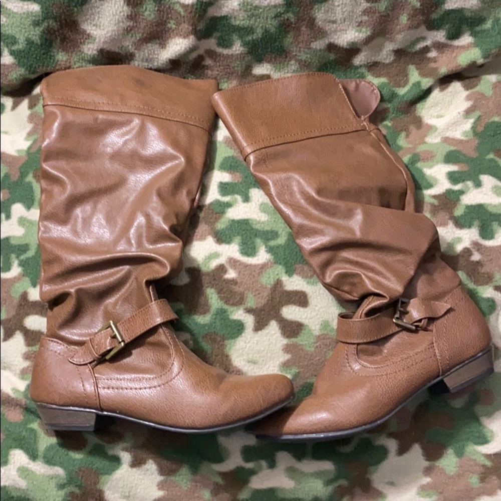 Brown slouchy boots